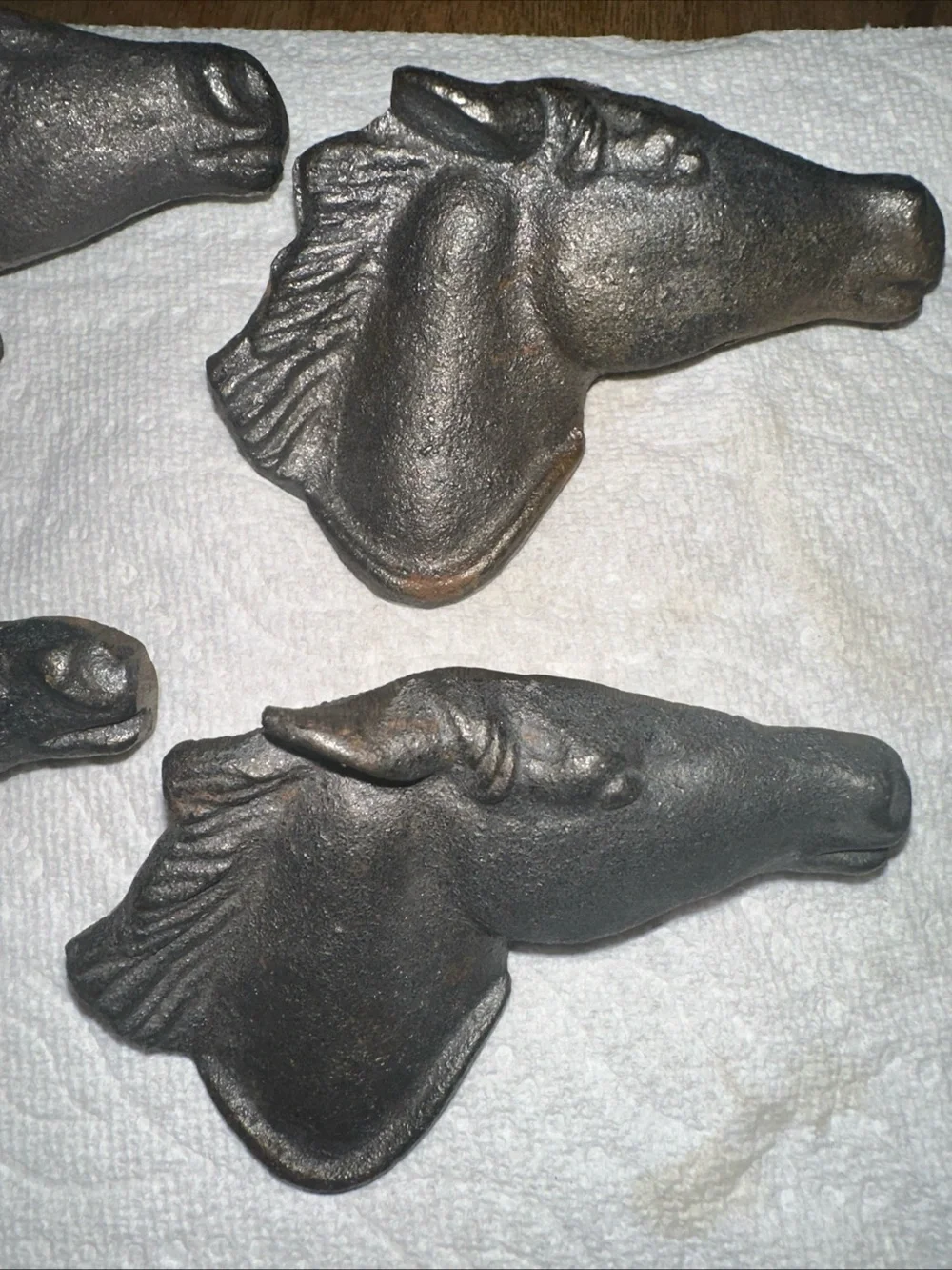 Decorative Cast Iron Horse Head 2”x3”napkins ring set of 6 dark gray